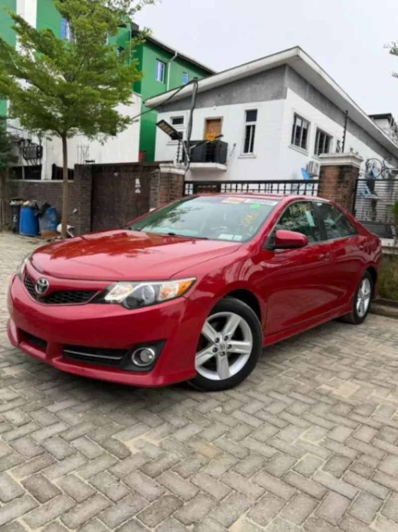 Toyota Camry - 2012