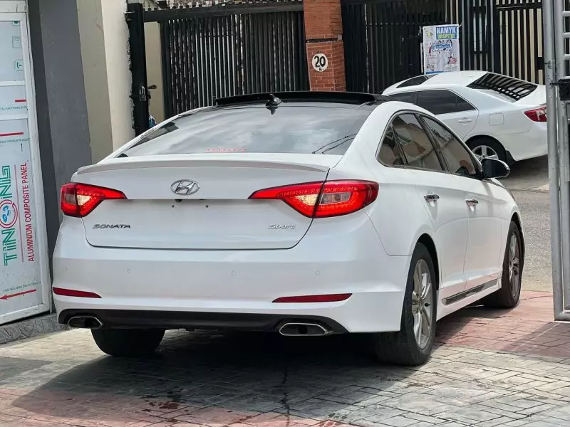 Hyundai Sonata   - 2015