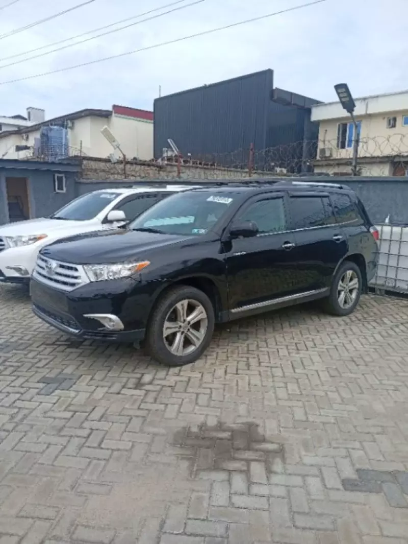 Toyota Highlander   - 2011