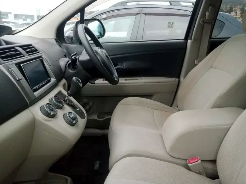 Toyota Passo Sette   - 2010