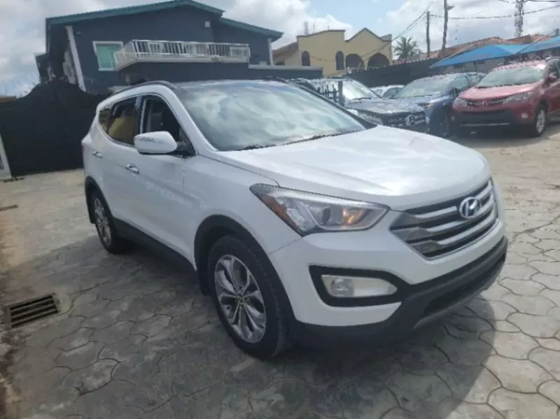 Hyundai Santa Fe   - 2016
