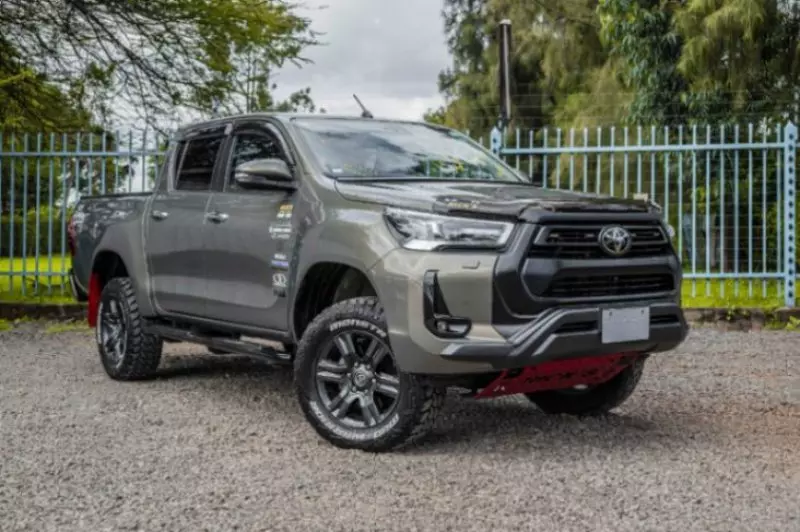 Toyota Hilux   - 2021