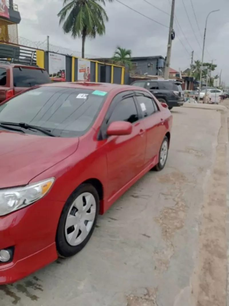 Toyota corolla   - 2010