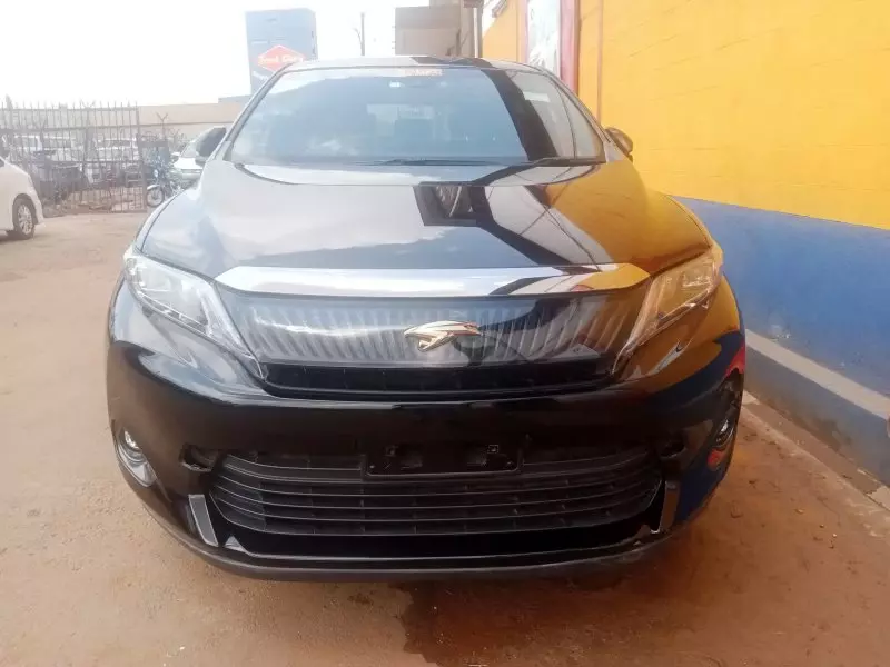Toyota Harrier   - 2016
