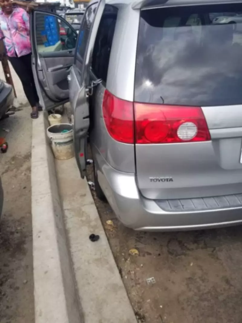 Toyota Sienna   - 2006