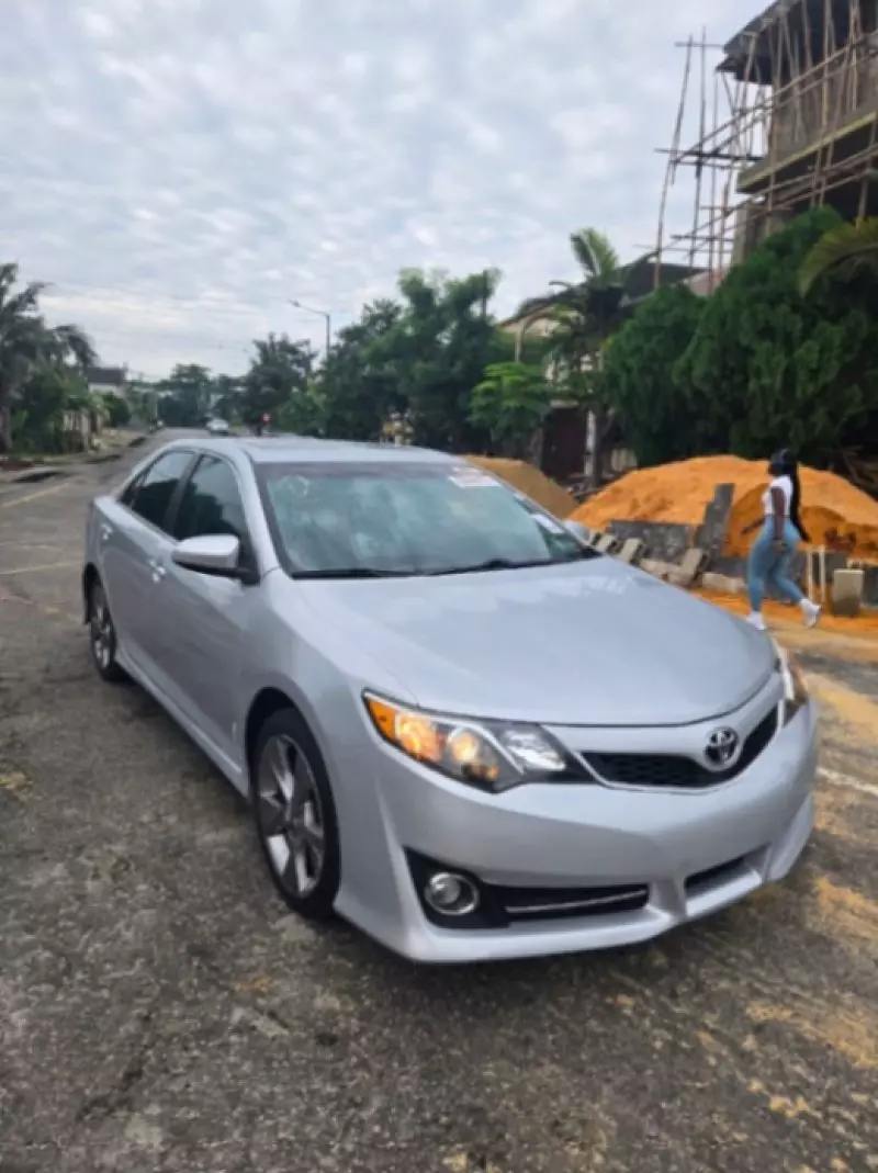 Toyota Camry   - 2012