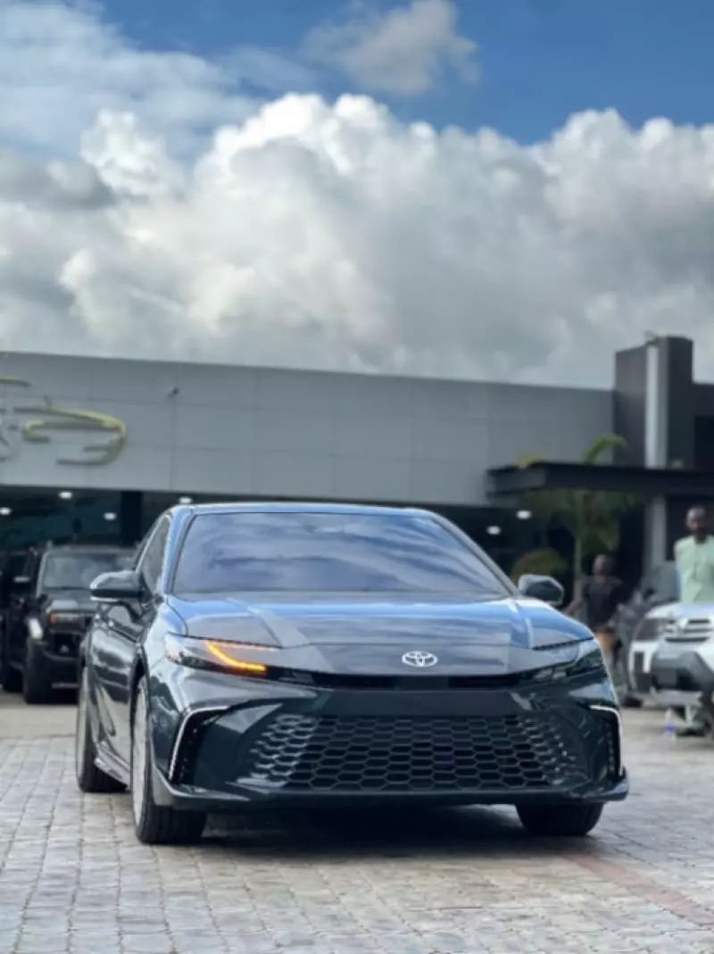 Toyota Camry   - 2025
