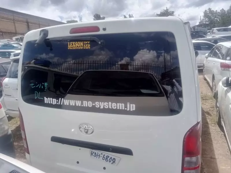 Toyota Hiace   - 2011