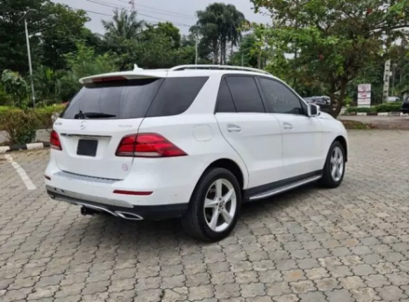 Mercedes-Benz GLE 400   - 2017