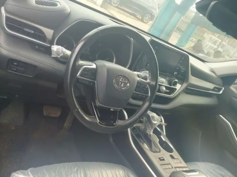 Toyota Highlander   - 2020