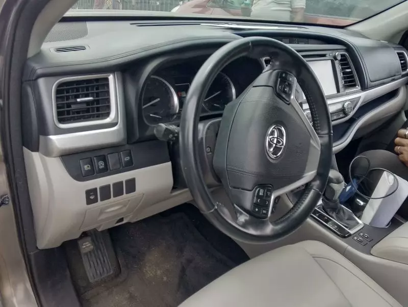 Toyota Highlander   - 2019