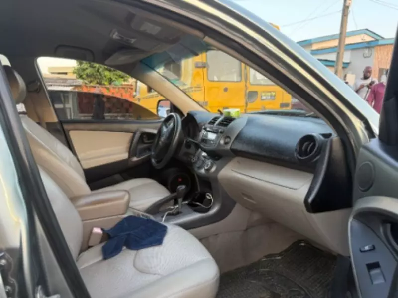 Toyota 4-Runner   - 2006
