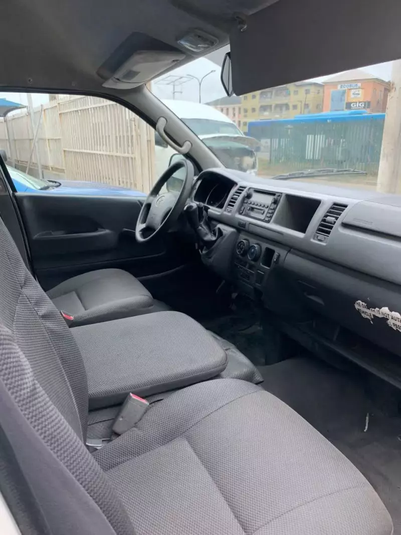 Toyota Hiace (High Roof)   - 2008