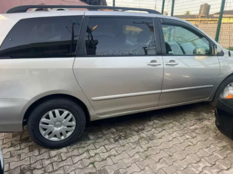 Toyota Sienna   - 2007