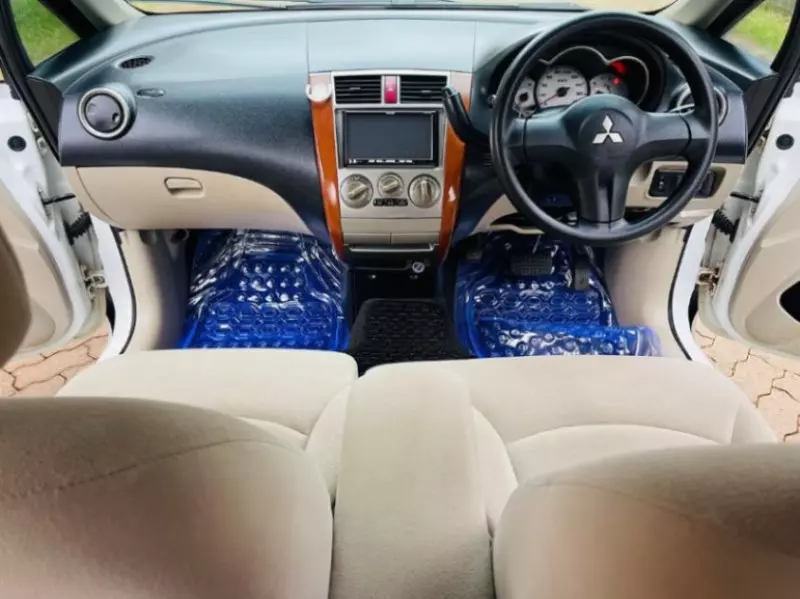 Mitsubishi Colt   - 2013