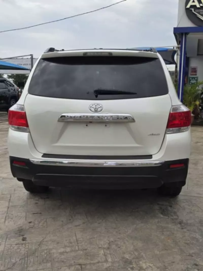 Toyota Highlander   - 2013