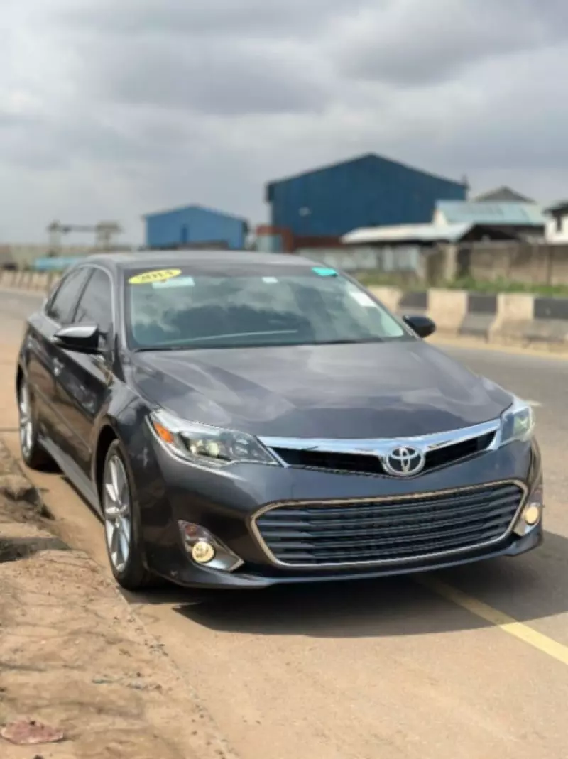 Toyota Avalon   - 2013