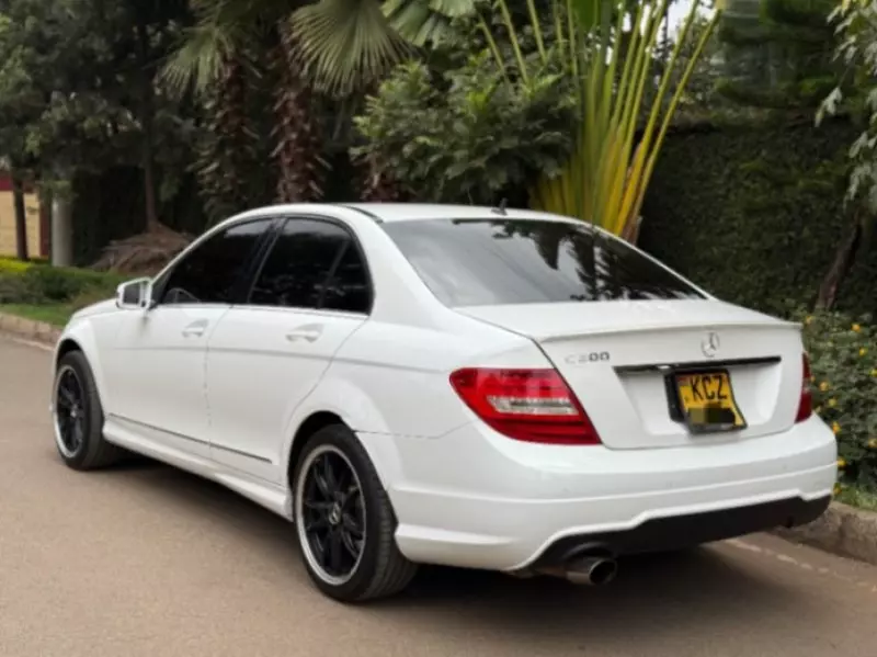 Mercedes-Benz C200   - 2013