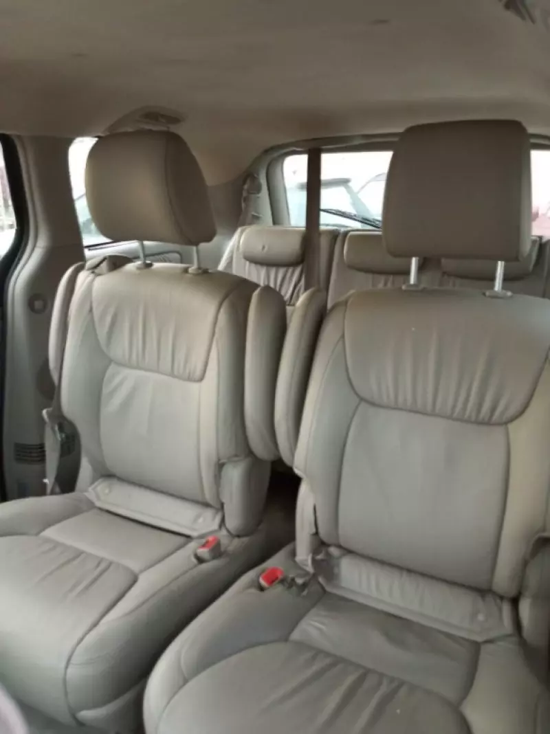 Toyota Sienna   - 2010
