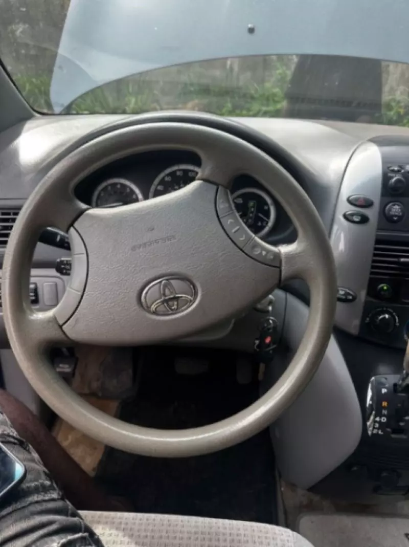 Toyota Sienna - 2009