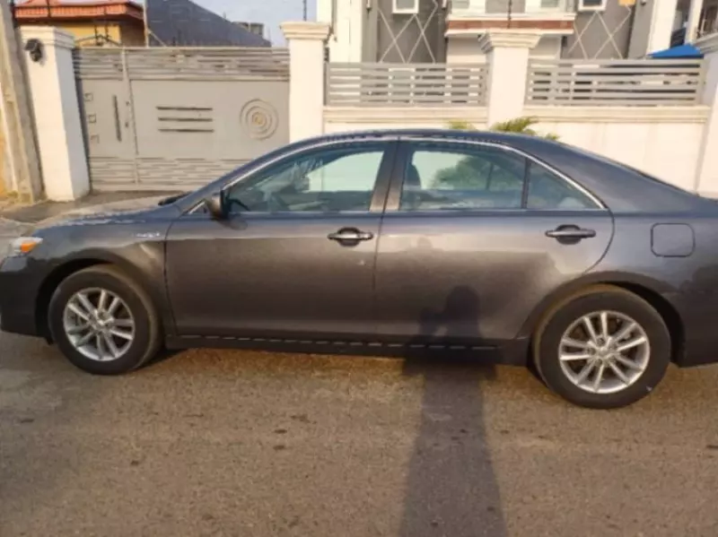 Toyota Camry   - 2011