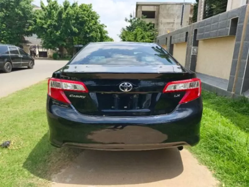 Toyota Camry   - 2013