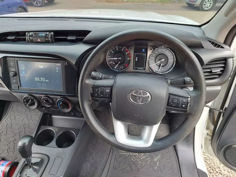 Toyota Hilux   - 2022