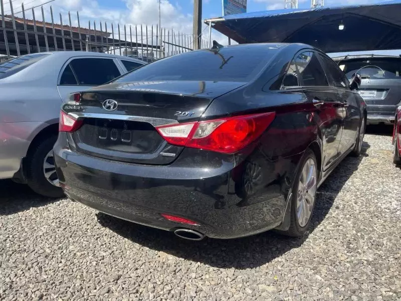 Hyundai Sonata   - 2011