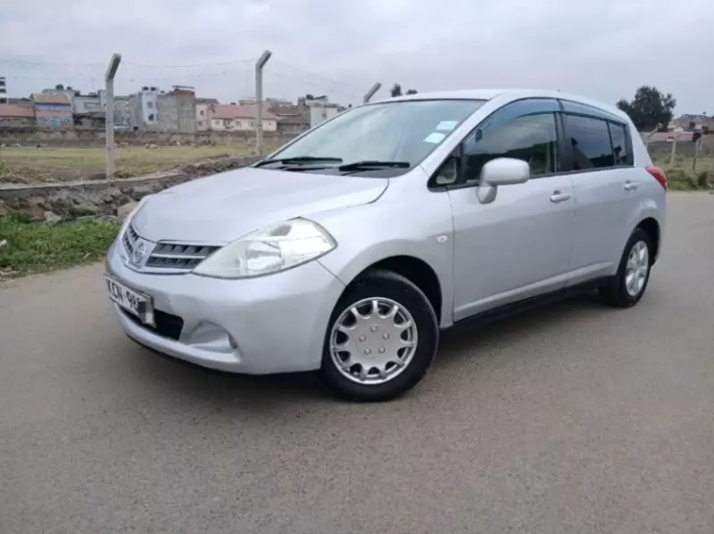 Nissan Tiida   - 2010