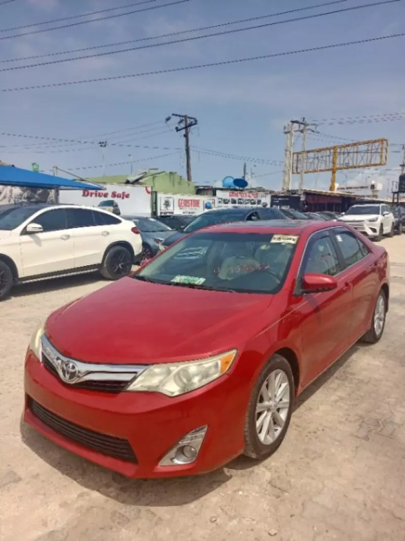 Toyota Camry   - 2013