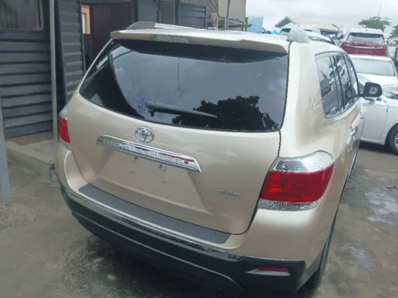Toyota Highlander   - 2014