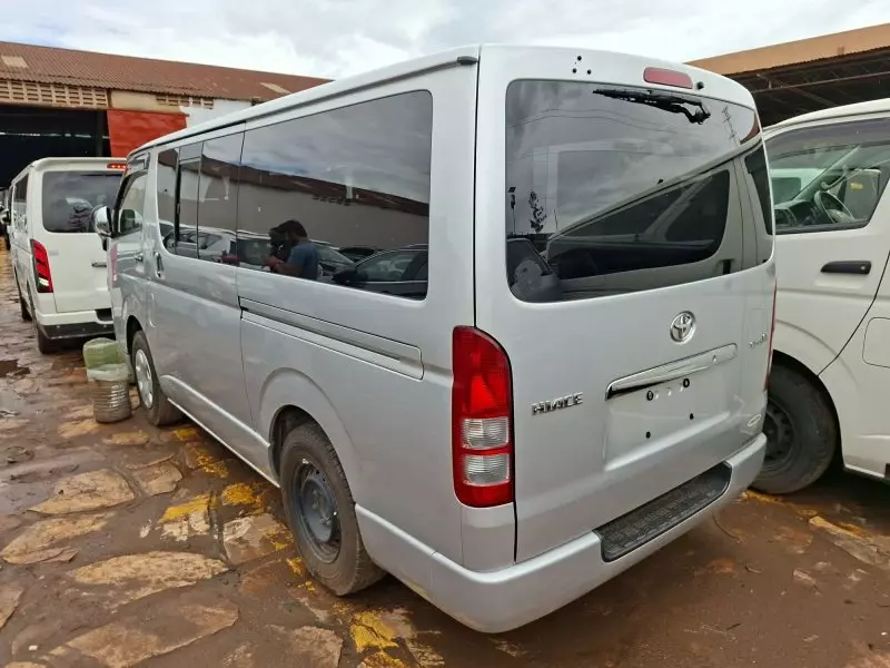 Toyota Hiace   - 2013