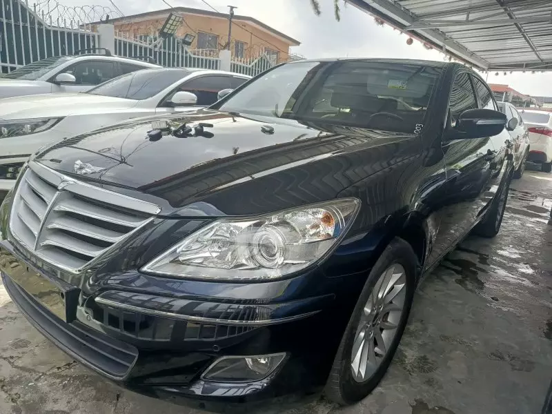 Hyundai Genesis   - 2011