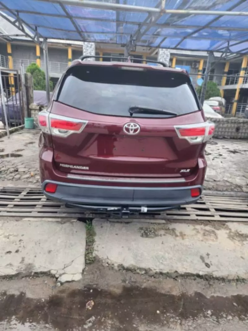 Toyota Highlander   - 2016