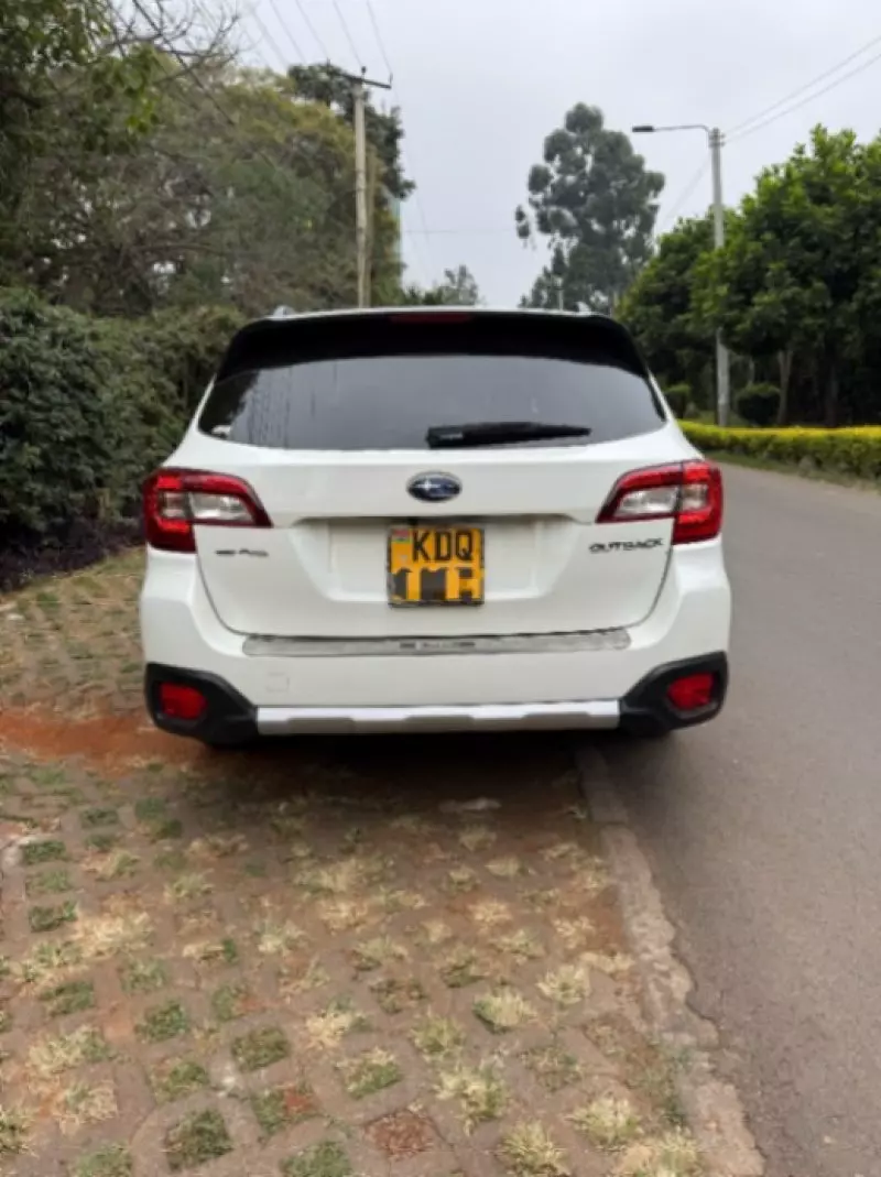 Subaru Outback   - 2015
