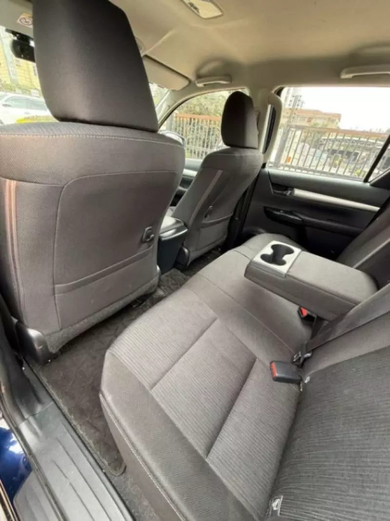 Toyota Hilux   - 2019