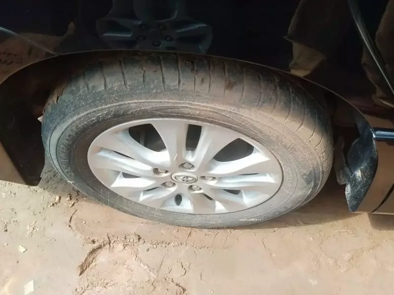 Toyota Noah   - 2012