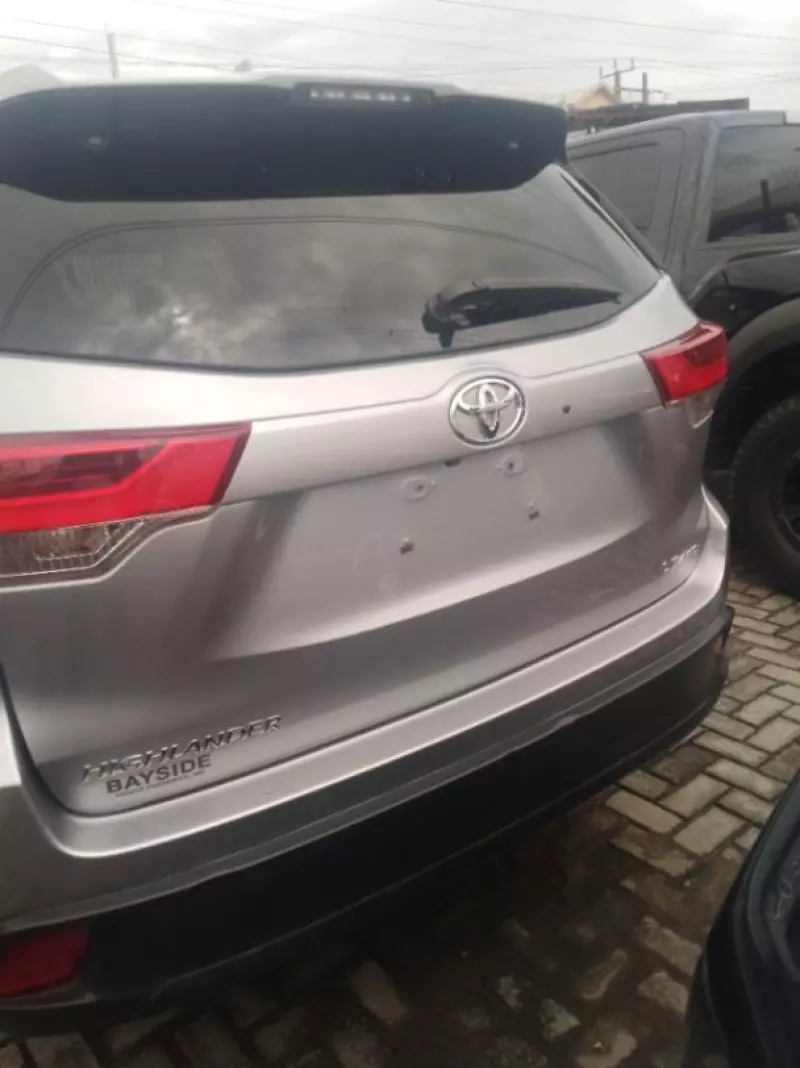 Toyota Highlander   - 2019