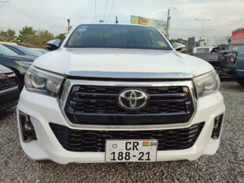 Toyota Hilux   - 2021