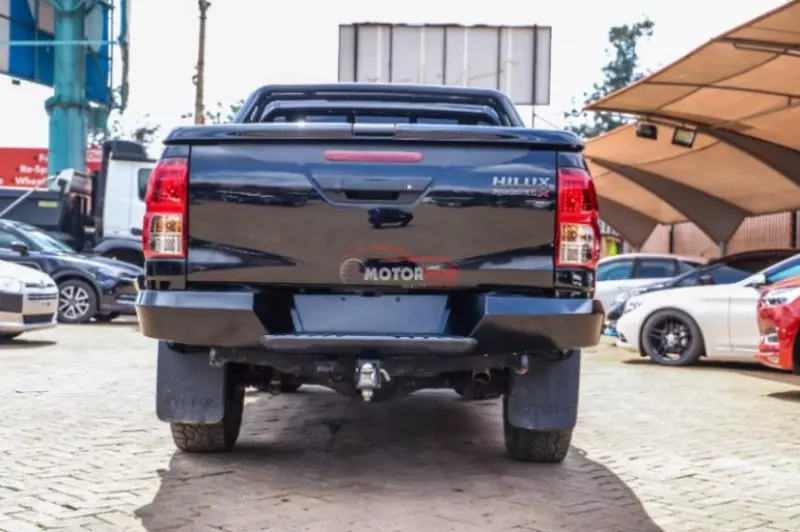 Toyota Hilux    - 2019