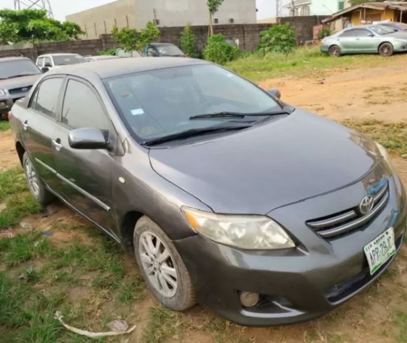 Toyota Corolla   - 2009