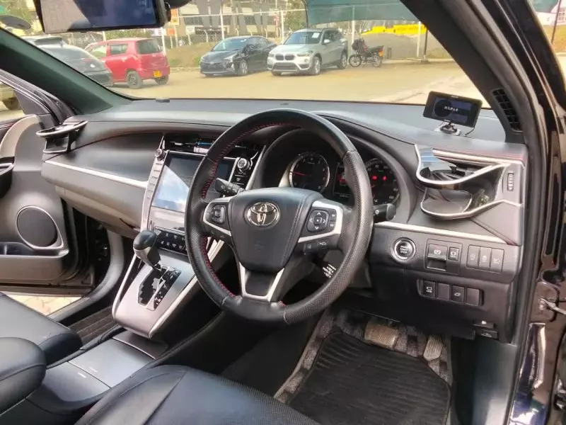 Toyota Harrier   - 2018