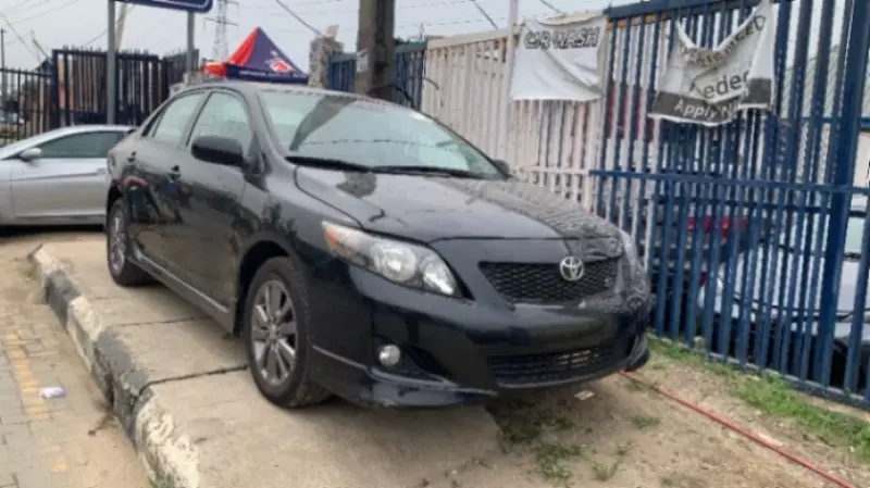 Toyota Corolla   - 2013