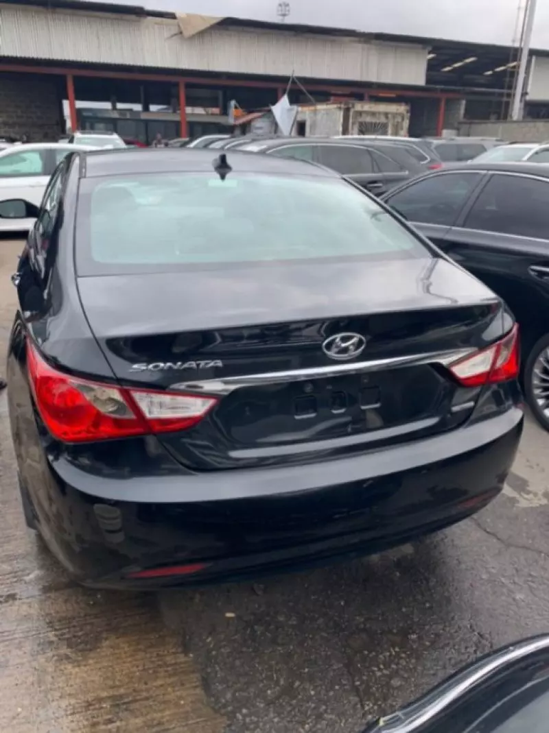 Hyundai Sonata   - 2013