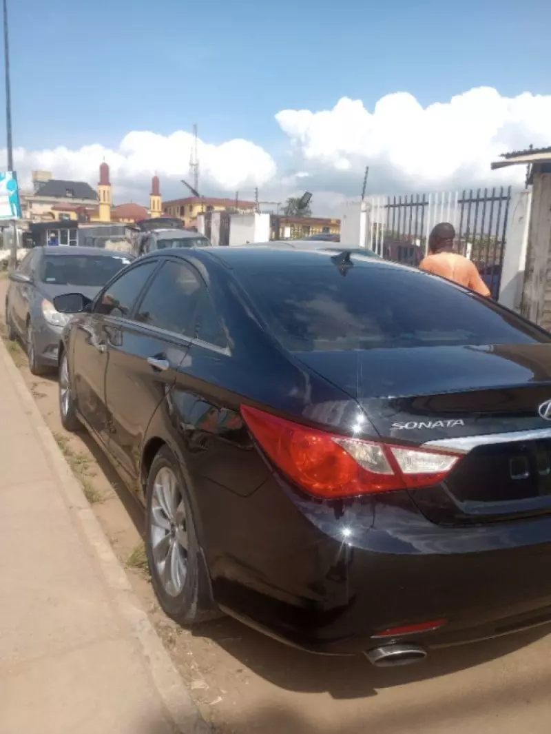 Hyundai Sonata   - 2012