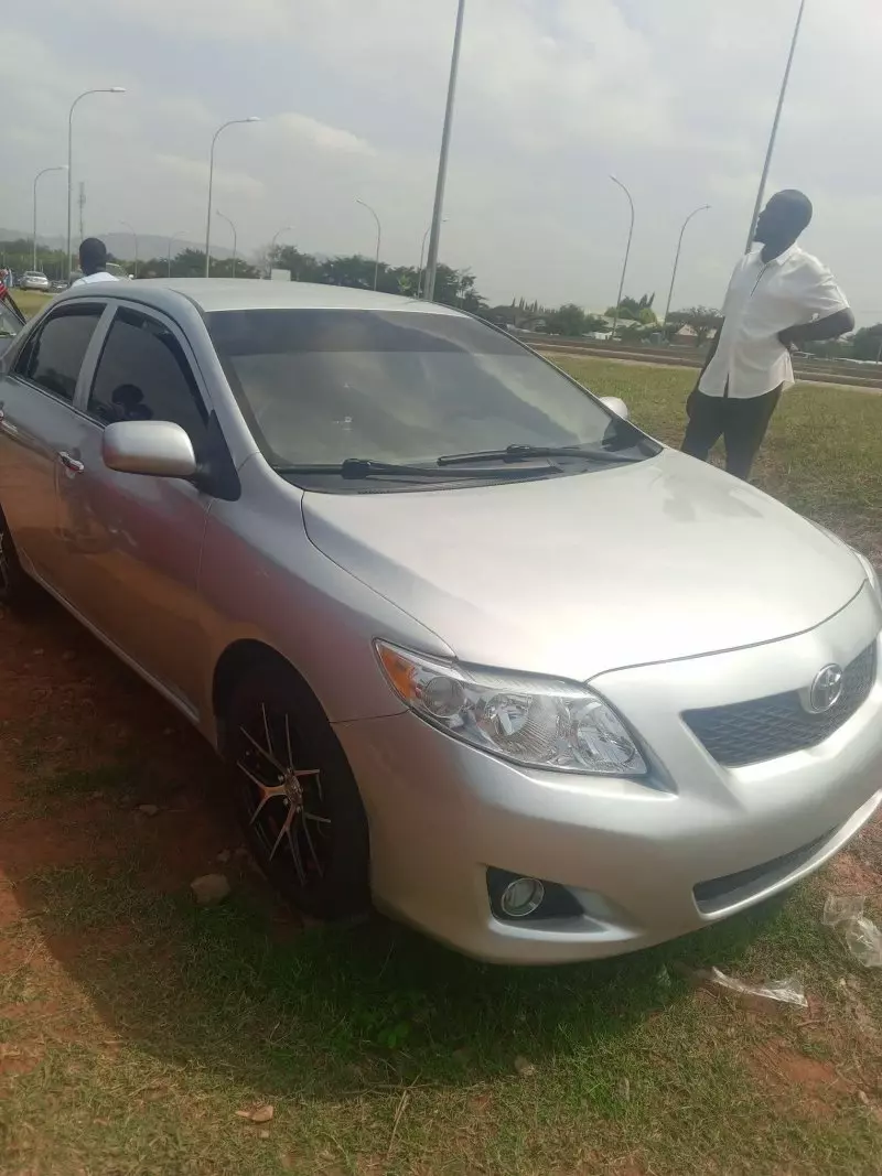 Toyota Corolla   - 2009