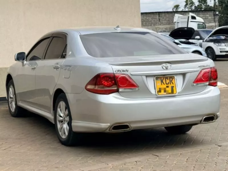 Toyota Crown Athlete    -