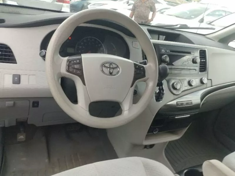 Toyota Sienna   - 2011