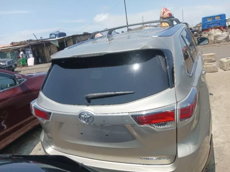 Toyota Highlander   - 2015