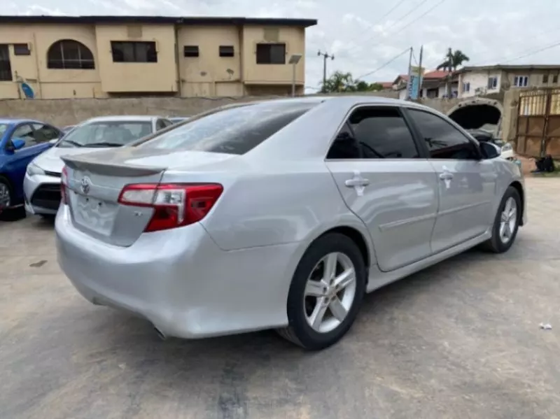Toyota Camry   - 2013